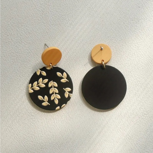 Casual Retro Round Leaf Pattern Design Drop Dangle Earrings - Picture 2 of 4